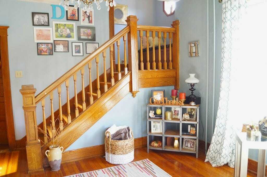 Benjamin Moore Cloudy Sky and Behr Arctic Ocean in a Traditional Foyer