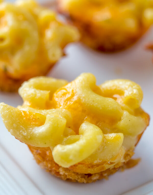 Cheesy and Delicious! Everyone loves these Mini Macaroni and Cheese Bites