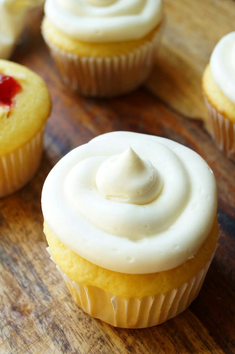 Strawberry and Cream Cupcakes 