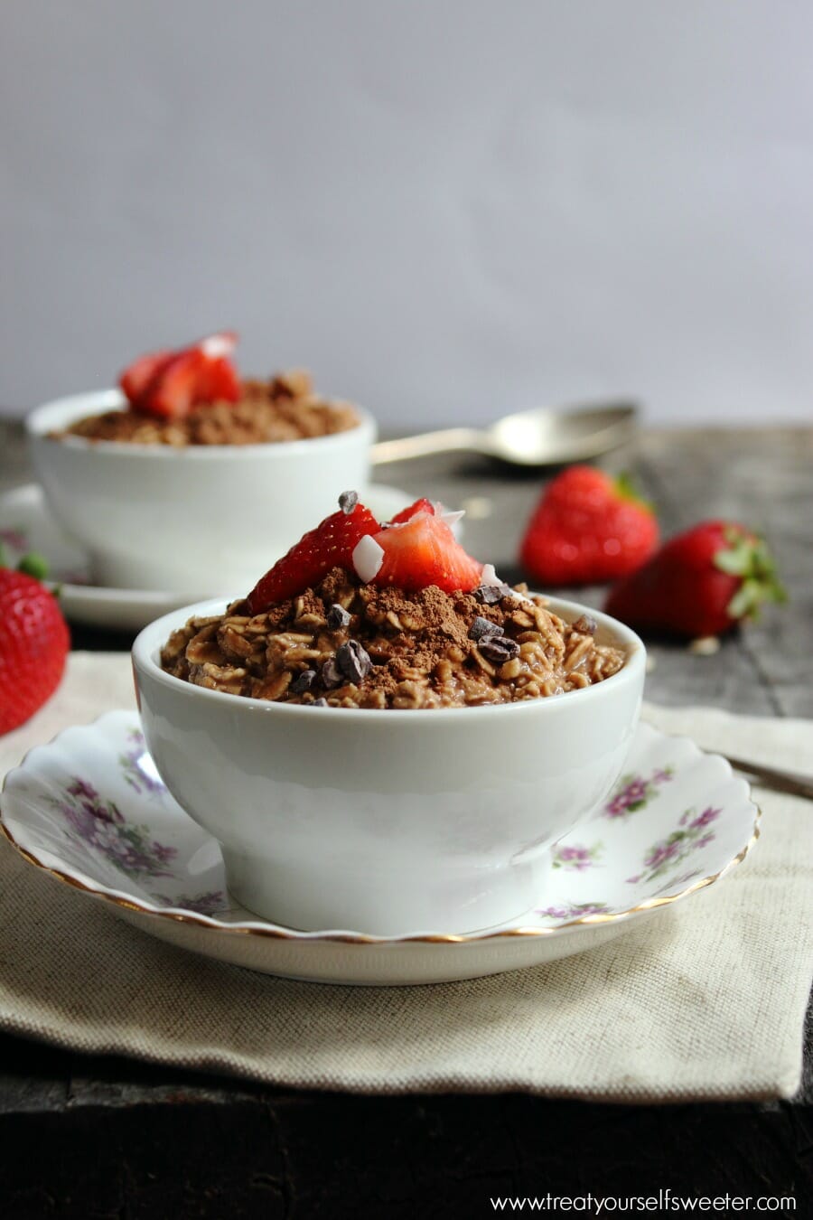 Overnight Mocha Oats; sweet, chocolate oats with a hint of coffee that takes 5 minutes to prepare, is healthy and tastes like a dessert. Winning!