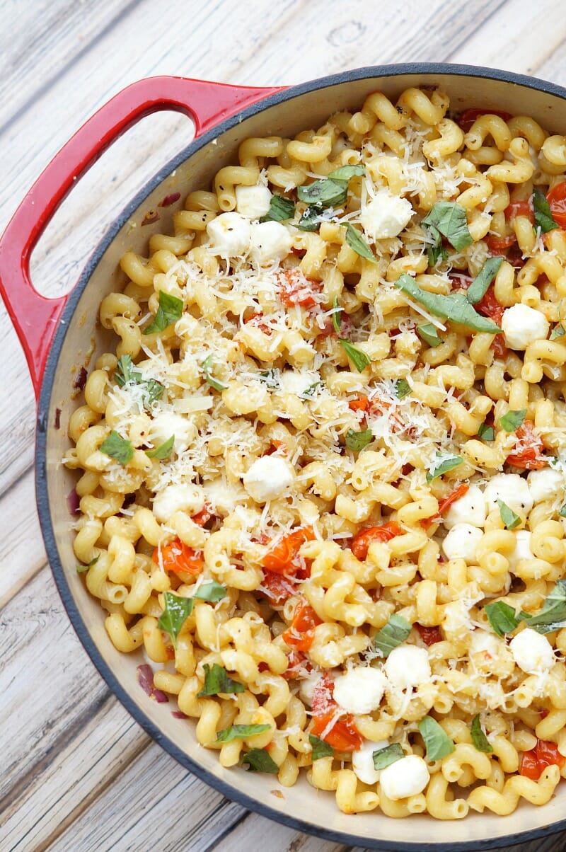 Easy and Delicious Roasted Tomato and Caprese Pasta