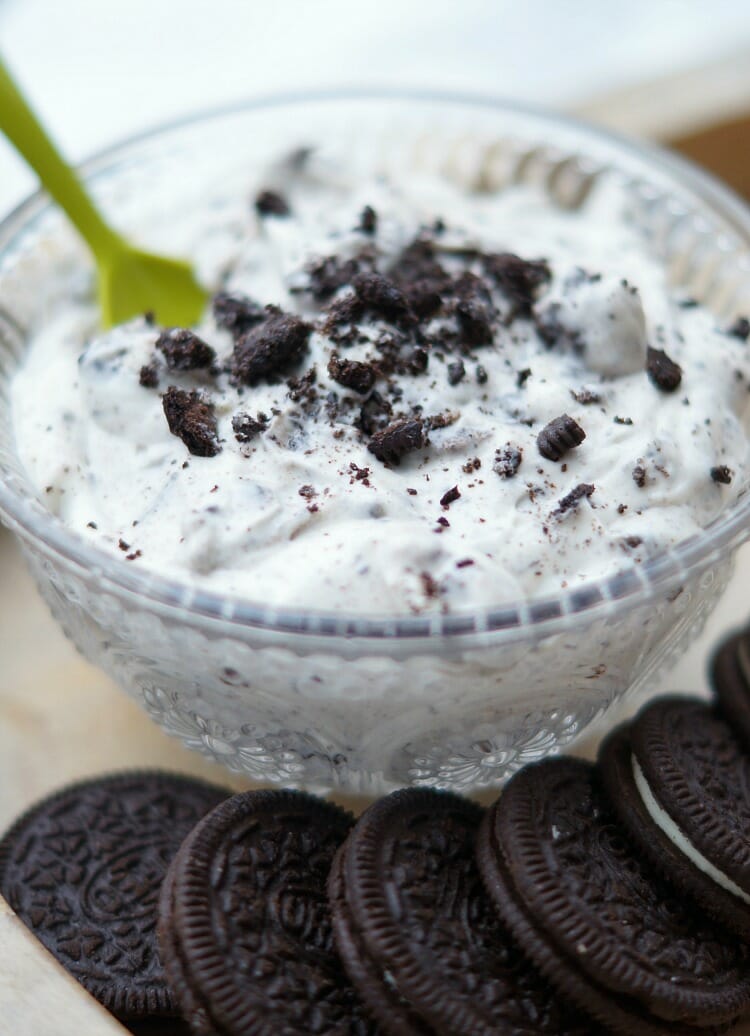 Cookies and Cream Cheesecake Dip