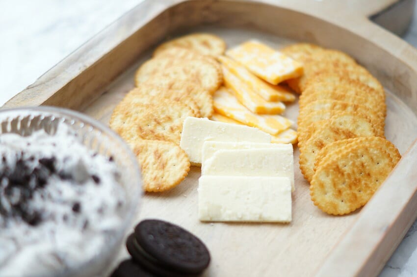 Cookies and Cream Cheesecake Dip