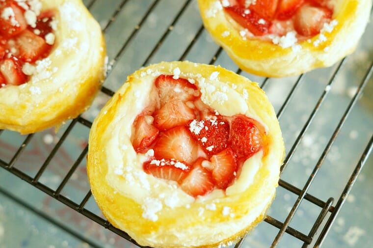 Easy Berry Breakfast Pastry