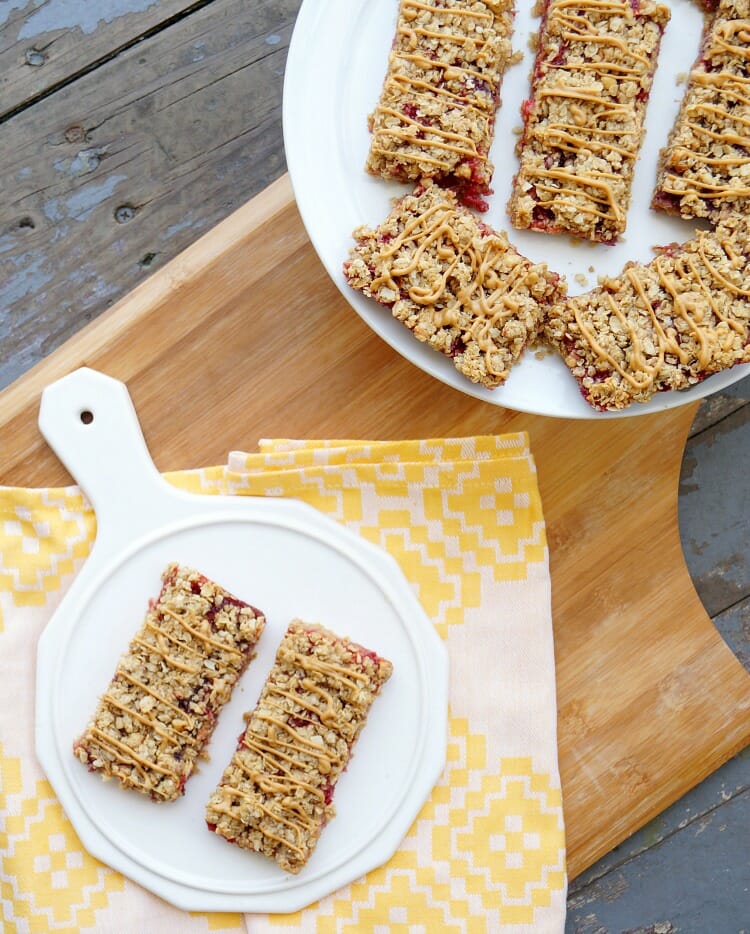 Easy Homemade Granola Bars with Peanut Butter and Jelly
