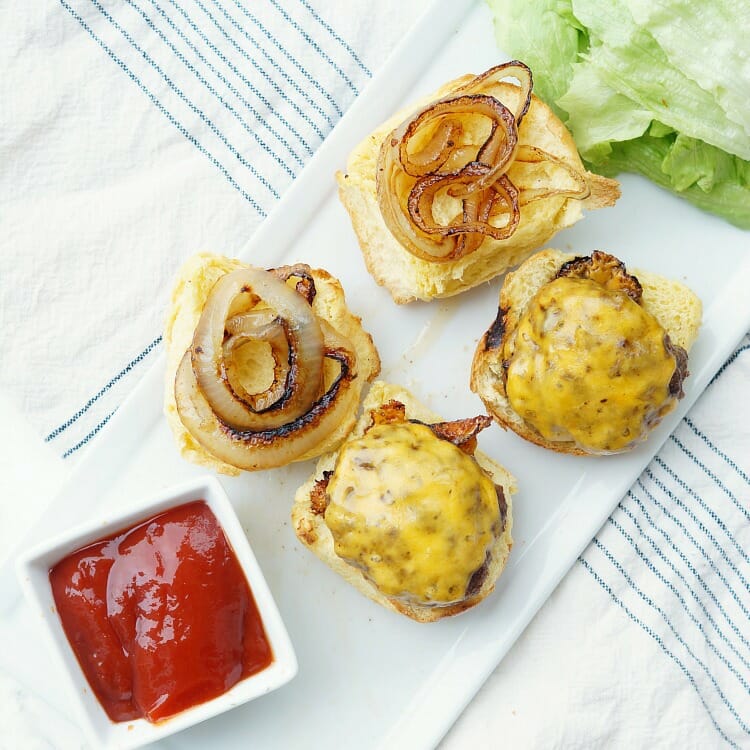 Grilled cheeseburger sliders