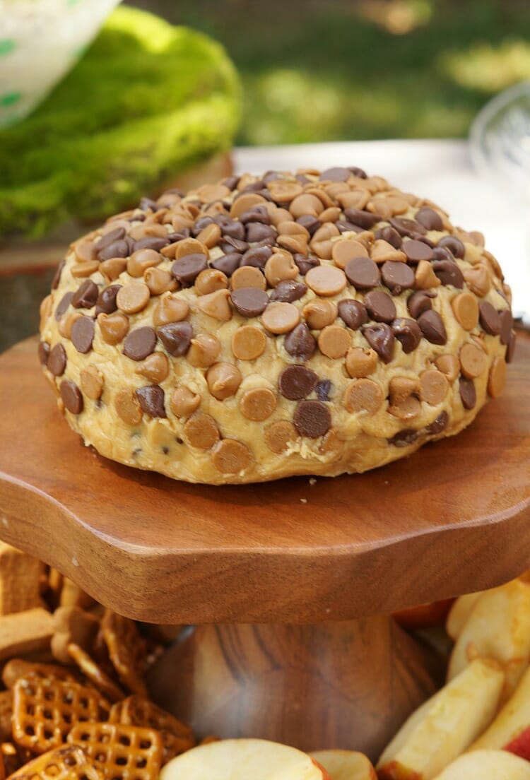 Peanut Butter Cup Cheeseball
