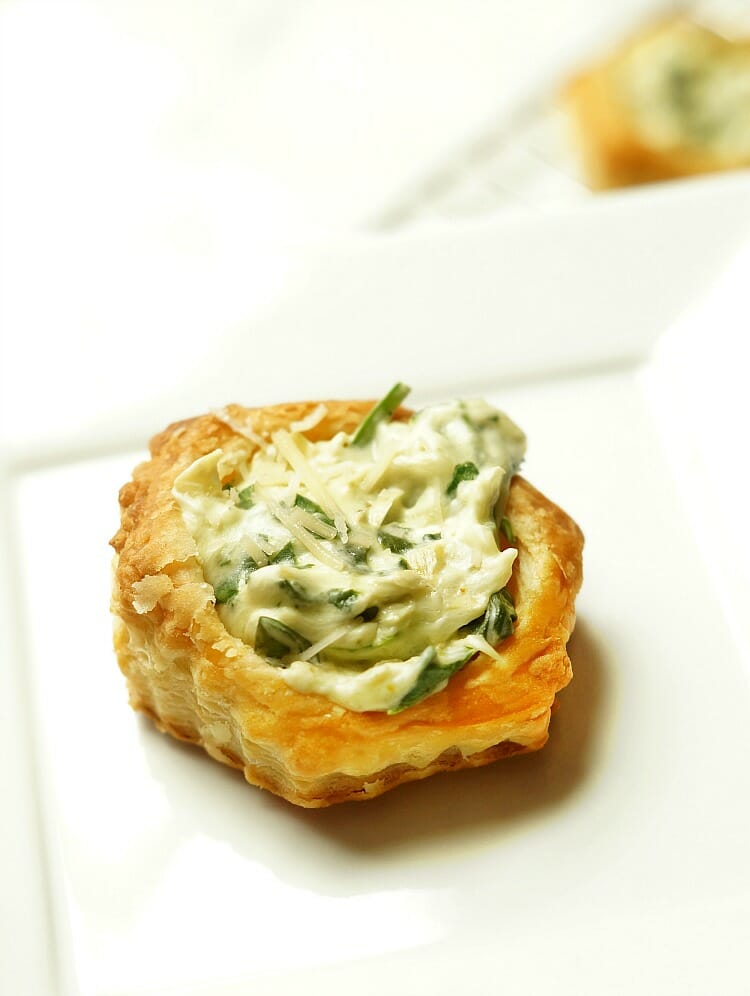 Easy Phyllo Cups stuffed with Spinach and Artichoke Dip