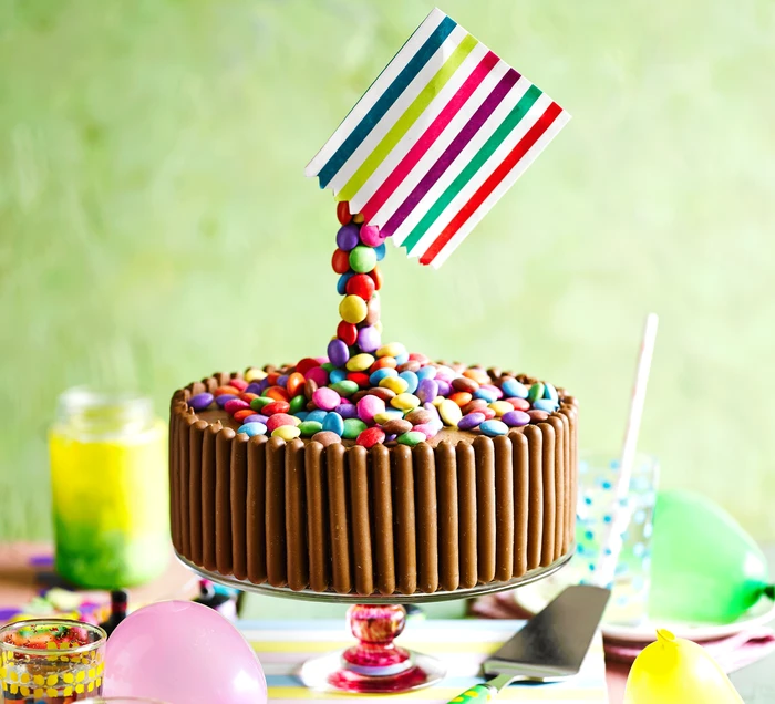 Gravity-defying sweetie cake