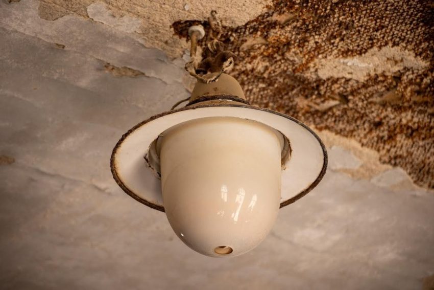 A water-damaged ceiling with staining and peeling paint