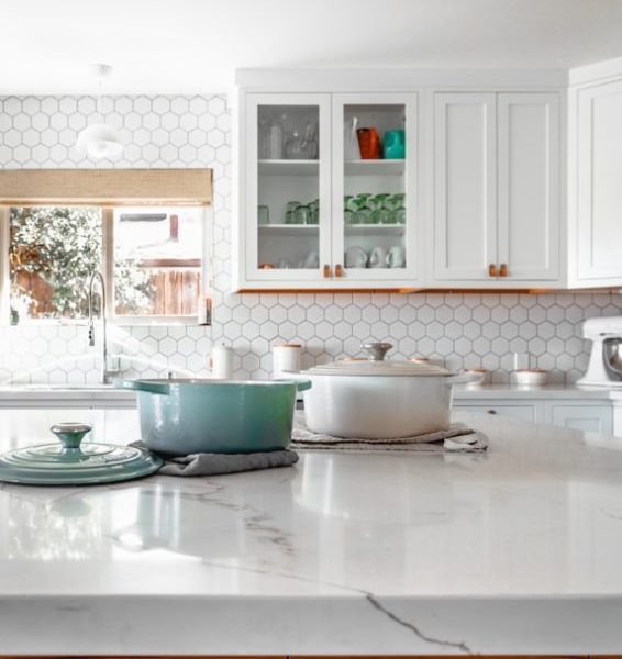 two cooking pots on kitchen island